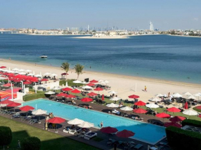 Spacious beachfront 2 bedroom apartment - The 8